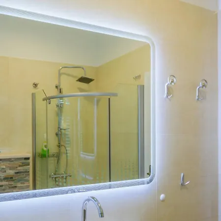 Classy In The Center Of Apartment Split