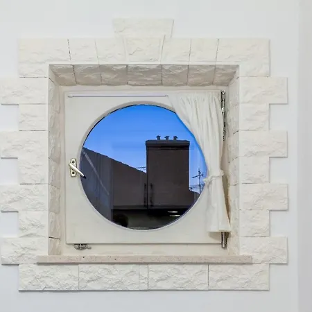 Classy In The Center Of * Split