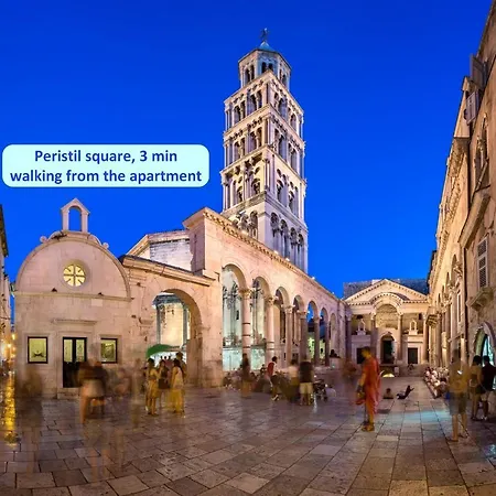 Classy In The Center Of Апартаменти