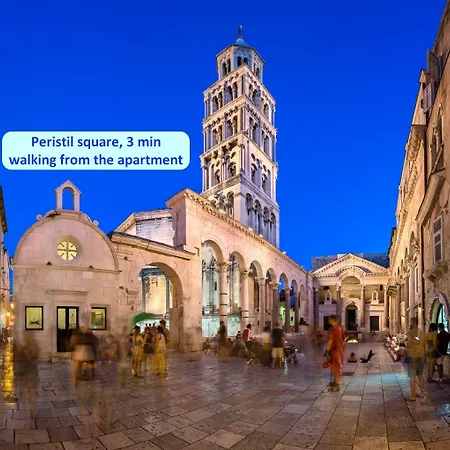 Classy In The Center Of Апартаменти