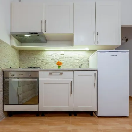 Classy In The Center Of * Σπλιτ