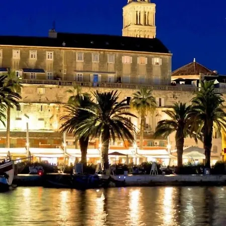 Διαμέρισμα Classy In The Center Of *