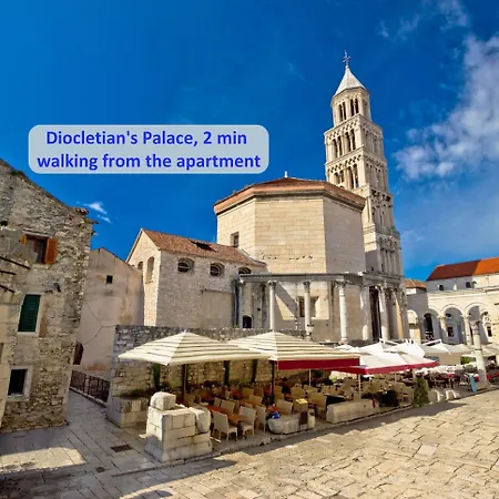 Διαμέρισμα Classy In The Center Of