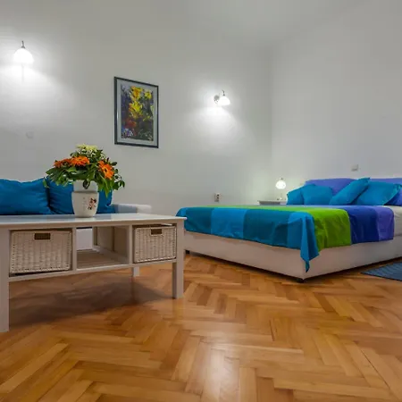 Διαμέρισμα Classy In The Center Of *